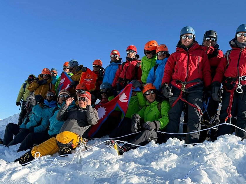 Armed Police Team Successfully Climbs Chulu Far East Mountain